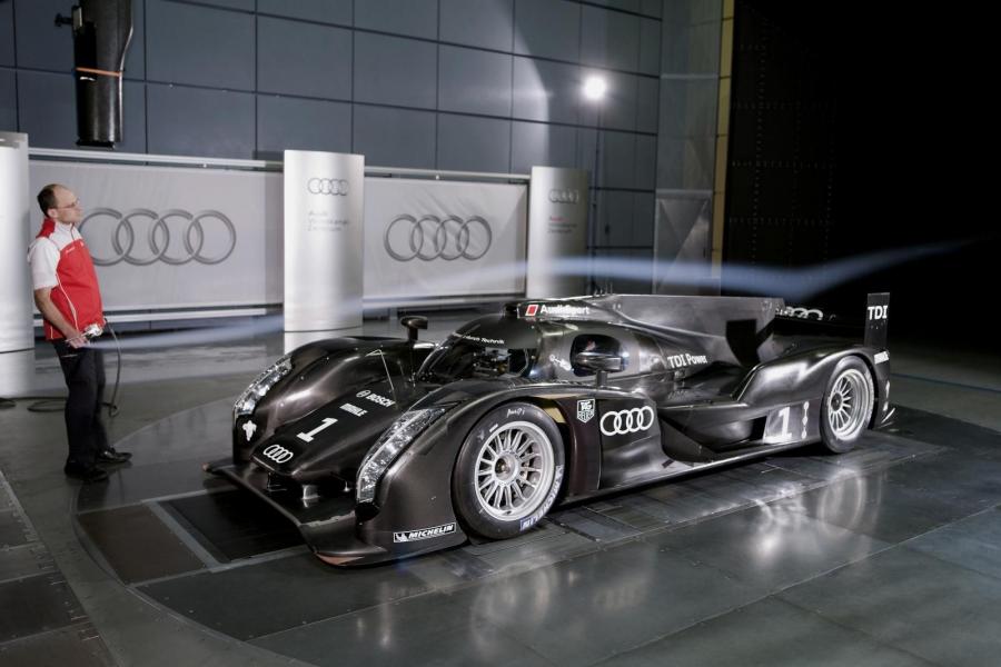  Audi R18 TDI 2011 года  (фото 16 из 77)